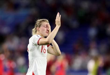 (190703) -- LYON, July 3, 2019 -- Ellen White of England acknowledges the spectators after the semifinal between the United States and England at the 2019 FIFA Women s World Cup at Stade de Lyon in Lyon, France on July 2, 2019. ) (SP)FRANCE-LYON-FOOTBALL-FIFA WOMEN S WORLD CUP-SEMIFINALS-ENG VS USA XuxZijian 