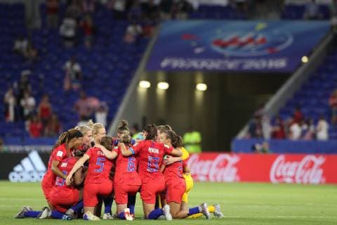 (190703) -- LYON, July 3, 2019 -- Players of the United States celebrate victory after the semifinal between the United States and England at the 2019 FIFA Women s World Cup at Stade de Lyon in Lyon, France on July 2, 2019. ) (SP)FRANCE-LYON-FOOTBALL-FIFA WOMEN S WORLD CUP-SEMIFINALS-ENG VS USA XuxZijian 