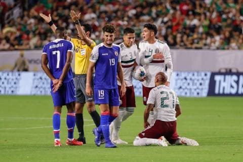 GLENDALE, AZ - JULY 02: Mexico defender Luis Rodriguez (21) is injured and is bleeding on the field during the CONCACAF Gold cup semifinal soccer game between Haiti and Mexico on July 2, 2019 at State Farm Stadium in Glendale, Arizona. (Photo by Kevin Abele Icon Sportswire) SOCCER: JUL 02 CONCACAF Gold Cup Semifinals - Haiti v Mexico Icon190702036