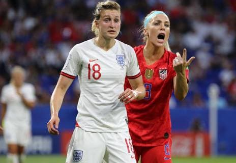 02.07.2019, xcex, FRA, Lyon, Stade de Lyon, Frauenfussball, WM, Weltmeisterschaft, FIFA, Halbfinale FIFA Frauen WM England - USA Ellen White (ENG) und Julie Ertz (USA)