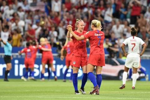 Joie de Becky Sauerbrunn et Abby Dahlkemper (etats unis) FOOTBALL : Angleterre vs Etats-Unis - Coupe du monde de Football Feminin 1 2 finale - 02 07 2019 FredericChambert Panoramic 
