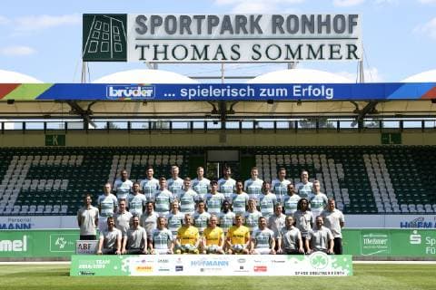 02.07.2019 - SpVgg Greuther Fürth Fuerth - Saison 2019 2012 - Fototermin Porträttermin - Mannschaft Team Kader - Teamfoto Mannschaftsfoto - - hinten von links : Daniel Keita-Ruel (10. SpVgg Greuther Fürth ) Maximilian Bauer (38, SpVgg Greuther Fürth ) Benedikt Zahn (19, SpVgg Greuther Fürth ) Richard Magyar ( 5, SpVgg Greuther Fürth ) Mergim Mavraj (20, SpVgg Greuther Fürth ) Paul Jäckel Jaeckel ( 23, SpVgg Greuther Fürth ) Paul Seguin (33, SpVgg Greuther Fürth ) David Raum (11, SpVgg Greuther Fürth ) 2.Reihe von hinten: Marvin Stefaniak (34, SpVgg Greuther Fürth ) Shawn Parker (9, SpVgg Greuther Fürth ) Daniel Steininger ( 31, SpVgg Greuther Fürth ) Robin Kehr (7, SpVgg Greuther Fürth ) Elias Abouchabaka (8, SpVgg Greuther Fürth ) Kenny Prince Redondo (27, SpVgg Greuther Fürth ) Marco Caligiuri (13, SpVgg Greuther Fürth ) Julian Green (37, SpVgg Greuther Fürth ) Nik Omladic (21, SpVgg Greuther Fürth ) 2.Reihe von vorne: Andre Mijatovic (Co-Trainer SpVgg Greuther Fürth ) Petr Ruman ( Co-Trainer SpVgg Greuther Fürth ) Stefan Leitl (Trainer SpVgg Greuther Fürth ) Maximilian Sauer (24, SpVgg Greuther Fürth ) Marco Meyerhöfer Meyerhoefer (18, SpVgg Greuther Fürth ) Hans Nunoo Sarpei (14, SpVgg Greuther Fürth ) Sebastian Ernst (15, SpVgg Greuther Fürth ) Michael Schleinkofer (Athletik-Trainer SpVgg Greuther Fürth ) Benjamin Ngarambe (Physio SpVgg Greuther Fürth ) Patrick Rutte (Physio SpVgg Greuther Fürth ) vorne von links : Christian Fiedler (Torwarttrainer SpVgg Greuther Fürth ) Ole Marschall ( SpVgg Greuther Fürth ) Alexander Lungwitz (36, SpVgg Greuther Fürth ) Marius Funk (1, SpVgg Greuther Fürth ) Sascha Burchert (30, SpVgg Greuther Fürth ) Leon Schaffran (25, SpVgg Greuther Fürth ) Maximilian Wittek (3, SpVgg Greuther Fürth ) Carsten Klee (Chef-Physio SpVgg Greuther Fürth ) Daniel Wiegand (Team-Koordinator Zeugwart SpVgg Greuther Fürth )