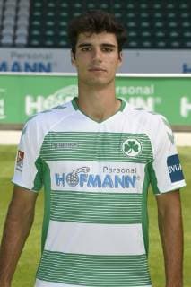 02.07.2019 - SpVgg Greuther Fürth Fuerth - Saison 2019 2012 - Fototermin Porträttermin - - Elias Abouchabaka (8, SpVgg Greuther Fürth ) - Einzelbild Einzelfoto Portrait Porträt Kopfbild