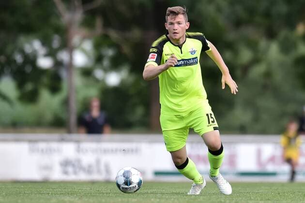 Fußball Testspiel: VfB Salzkotten - SC Paderborn 07 am 03.07.2019 im Hederauenstadion in Salzkotten Luca Kilian (Paderborn) am Ball.