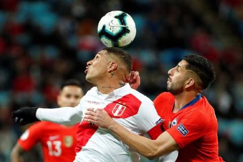Maripan (R) of Chile vies for the ball against Paolo Guerrero (L) of Peru during the Copa America 2019 semi-finals soccer match between Chile and Peru, at Arena do Gremio Stadium in Porto Alegre, Brazil, 3 July 2019. Chile vs. Peru !ACHTUNG: NUR REDAKTIONELLE NUTZUNG!  Copyright: xJosexMendezx SCA2474 20190704-636978054129633349