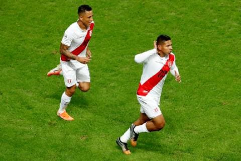 Edison Flores (R) of Peru celebrates with teammate Víctor Yotún after scoring against Chile during the Copa America 2019 semi-finals soccer match between Chile and Peru, at Arena do Gremio Stadium in Porto Alegre, Brazil, 3 July 2019. Chile vs. Peru !ACHTUNG: NUR REDAKTIONELLE NUTZUNG!  Copyright: xMauricioxDuenasxCastanedax SCA2489 20190704-636978061633355404