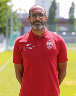 FUSSBALL 2. BUNDESLIGA SAISON 2019 2020 03.07.2019 Fototermin beim VfB Stuttgart Mannschaftsarzt Dr. Raymond Best; VfB Stuttgart