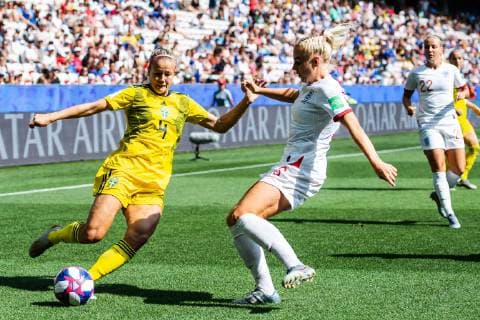 190706 Hanna Glas of Sweden and Alex Greenwood of England during the FIFA Women s World Cup bronze medal game between England and Sweden on July 6, 2019 in Nice. Photo: Petter Arvidson Bildbyran Kod PA 180104 bbeng fotboll football fotball soccer dam women kvinner frankrike france vm vm 2019 verdensmesterskap världsmästerskap fifa women s world cup 2019 world cup Sweden sverige England bronsfinal bronze medal match bronsmatch third place playoff Copyright: PETTERxARVIDSON BB190706PA025