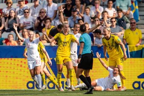 190706 Beth Mead, Jill Scott and Fran Kirby of England reacts during the FIFA Women s World Cup bronze medal game between England and Sweden on July 6, 2019 in Nice. Photo: Simon Hastegard Bildbyran Kod SH 180104 bbeng fotboll football fotball soccer dam women kvinner frankrike france vm vm 2019 verdensmesterskap världsmästerskap fifa women s world cup 2019 world cup bronsmatch Third Place Play Off england sweden sverige Copyright: SIMONxHASTEGARD BB190706SH034