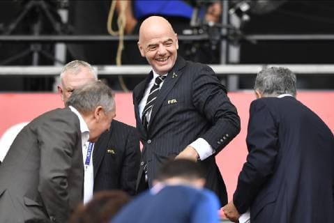 Sport Bilder des Tages (190706) -- NICE, July 6, 2019 -- Gianni Infantino(C) watches the 3rd place match between England and Sweden at the 2019 FIFA Women s World Cup in Nice, France on July 6, 2019. ) (SP)FRANCE-NICE-2019 FIFA WOMEN S WORLD CUP-3RD PLACE MATCH-ENGLAND VS SWEDEN ChenxYichen 