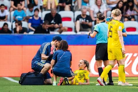 190706 Nathalie Björn of Sweden in pain during the FIFA Women s World Cup bronze medal game between England and Sweden on July 6, 2019 in Nice. Photo: Petter Arvidson Bildbyran Kod PA 180104 bbeng fotboll football fotball soccer dam women kvinner frankrike france vm vm 2019 skada verdensmesterskap världsmästerskap fifa women s world cup 2019 world cup Sweden sverige England bronsfinal bronze medal match bronsmatch third place playoff Copyright: PETTERxARVIDSON BB190706PA091