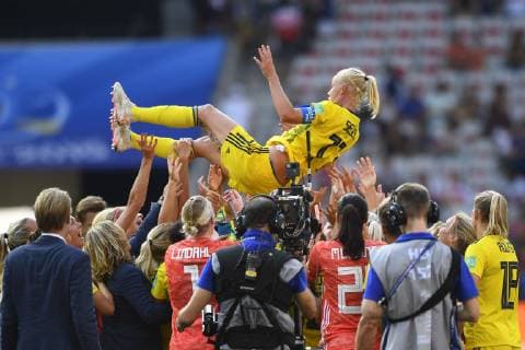 July 6, 2019 - Nice, France - Caroline Seger (FC Rosengard) of Sweden and her teammates celebrate victory after the 2019 FIFA Women s World Cup France 3rd Place Match match between England and Sweden at Stade de Nice on July 6, 2019 in Nice, France. England v Sweden: 3rd Place Match - 2019 FIFA Women s World Cup France  - ZUMAn230 20190706_zaa_n230_210 Copyright: xJosexBretonx