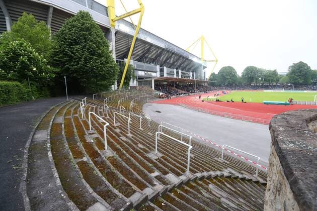 Montag 20.05.2019, Saison 2018 2019, A-Junioren Bundesliga Deutsche Meisterschaft, Halbfinale Rückspiel im Stadion Rote Erde, BVB 09 Borussia Dortmund - FC Schalke 04, Blick auf das Spielfeld des Stadion Rote Erde vom Marathontor aus bei eingeschaltetem Flutlicht Tribünenabgang DFB REGULATIONS PROHIBIT ANY USE OF PHOTOGRAPHS AS IMAGE SEQUENCES AND OR QUASI-VIDEO.