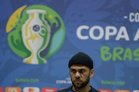 Brazil s national soccer team player Dani Alves reacts during a press conferece at Maracana in Rio de Janeiro, Brazil, 06 July 2019. Brazil s national soccer team press conference, PK, Pressekonferenz !ACHTUNG: NUR REDAKTIONELLE NUTZUNG!  Copyright: xFernandoxBizerraxJrx COPAME2683 20190707-636980546096670971