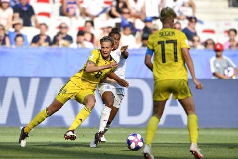 (190707) -- NICE, July 7, 2019 -- Lina Hurtig (L) of Sweden vies with Nikita Parris (C) of England during the 3rd place match between England and Sweden at the 2019 FIFA Women s World Cup in Nice, France on July 6, 2019. ) (SP)FRANCE-NICE-2019 FIFA WOMEN S WORLD CUP-3RD PLACE MATCH-ENGLAND VS SWEDEN ChenxYichen 