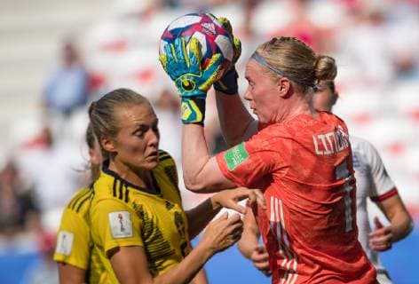 (190707) -- NICE, July 7, 2019 -- Goalkeeper Hedvig Lindahl (R) of Sweden competes during the 3rd place match between England and Sweden at the 2019 FIFA Women s World Cup in Nice, France on July 6, 2019. ) (SP)FRANCE-NICE-2019 FIFA WOMEN S WORLD CUP-3RD PLACE MATCH-ENGLAND VS SWEDEN XiaoxYijiu 