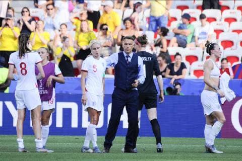 Fin de match - Philip Neville (entraineur de l equipe d Angleterre) - Steph Houghton (Angleterre) FOOTBALL: Coupe du monde feminine - Angleterre vs Suede - petite finale - Nice - 06 07 2019 NorbertScanella PanoramiC 