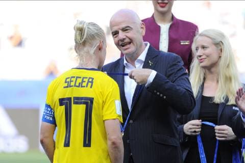 Giani Infantino (president de la FIFA) - Caroline Seger (Suede) FOOTBALL: Coupe du monde feminine - Angleterre vs Suede - petite finale - Nice - 06 07 2019 NorbertScanella PanoramiC 