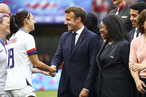 Emmanuel Macron ( President Francais ) et Alex Morgan (USA) FOOTBALL : USA vs Pays Bas - Finale Coupe du Monde Feminine - 07 07 2019 GwendolineLeGoff Panoramic 