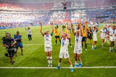 190707 Alex Morgan , Megan Rapinoe and Alexandra Long of USA celebrate after winning the the FIFA Women s World Cup final between USA and Netherlands on July 7, 2019 in Lyon. Photo: Simon Hastegard Bildbyran Kod SH 180106 bbeng fotboll football fotball soccer dam women kvinner frankrike france vm vm 2019 verdensmesterskap världsmästerskap fifa women s world cup 2019 world cup usa netherlands nederländerna final vm-final jubel guld gold *** 190707 Alex Morgan, Megan Rapinoe and Alexandra Long of USA celebrate after winning the FIFA Womens World Cup final between USA and Netherlands on July 7, 2019 in Lyon Photo Simon Hastegard Image Source Code SH 180106 bbeng soccer football soccer soccer lady women women france france world cup fm 2019 world championship world fifa women s world cup 2019 world cup usa netherlands netherlands final vm final cheers gold gold,  Copyright: SIMONxHASTEGARD BB190707SH085
