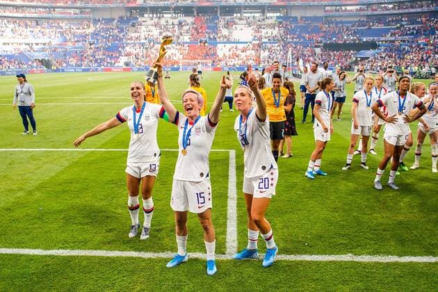 190707 Alex Morgan , Megan Rapinoe and Alexandra Long of USA celebrate after winning the the FIFA Women s World Cup final between USA and Netherlands on July 7, 2019 in Lyon. Photo: Simon Hastegard Bildbyran Kod SH 180106 bbeng fotboll football fotball soccer dam women kvinner frankrike france vm vm 2019 verdensmesterskap världsmästerskap fifa women s world cup 2019 world cup usa netherlands nederländerna final vm-final jubel guld gold Copyright: SIMONxHASTEGARD BB190707SH086