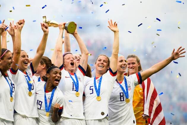 190707 Megan Rapinoe of USA celebrate with the trophy after winning FIFA Women s World Cup final between USA and Netherlands on July 7, 2019 in Lyon. Photo: Petter Arvidson Bildbyran Kod PA 92316 bbeng fotboll football fotball soccer dam women kvinner frankrike france vm vm 2019 verdensmesterskap världsmästerskap fifa women s world cup 2019 world cup USA netherlands nederländerna final vm-final jubel Copyright: PETTERxARVIDSON BB190707PA194