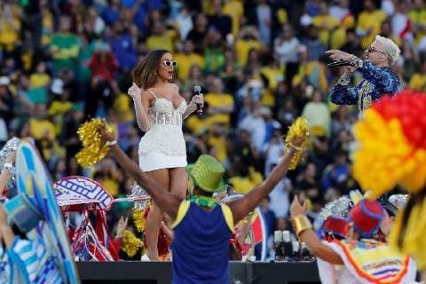 Fußball, Copa America, Abschlußfeier Brazilian singer Anitta (L) and Puerto Rican singer Pedro Capo (R) perform during the closing ceremony of the Copa America 2019, before the final soccer match between Brazil and Peru, at Maracana Stadium in Rio de Janeiro, Brazil, 7 July 2019. Brazil vs. Peru !ACHTUNG: NUR REDAKTIONELLE NUTZUNG!  Copyright: xFernandoxMaiax SCA2662 20190707-636981331196886674