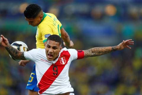 Fußball, Copa America, Finale, Brasilien - Peru Sport Bilder des Tages Peruvian Paolo Guerrero (bottom) vies for the ball with Brazilian Casemiro, during the Copa America 2019 final soccer match between Brazil and Peru, at Maracana Stadium in Rio de Janeiro, Brazil, 7 July 2019. Brazil vs. Peru !ACHTUNG: NUR REDAKTIONELLE NUTZUNG!  Copyright: xYurixEdmundox SCA26109 20190707-636981351669356066