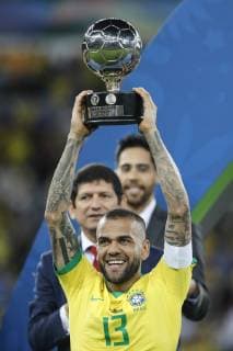 Brazil vs. Peru RIO DE JANEIRO, RJ - 07.07.2019: BRAZIL VS. PERU - Daniel Alves receives the prize of the best Copa América player during a match between Brazil and Peru, valid for the Copa America 2019 Final, held this Sunday (07) at the Maracanã Stadium in Rio de Janeiro, RJ. (Photo: Ricardo Moreira Fotoarena) x1759782x  RicardoxMoreira