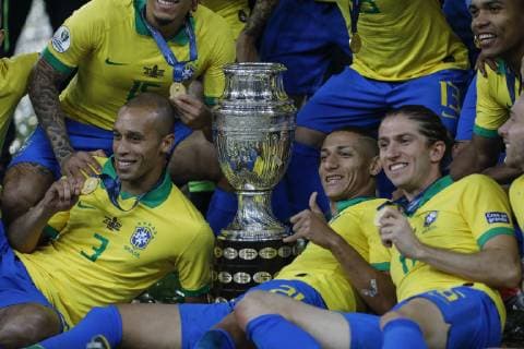Brazil vs. Peru RIO DE JANEIRO, RJ - 07.07.2019: BRAZIL VS. PERU - Players during cup delivery during match between Brazil and Peru, valid for the Copa America 2019 Final, held this Sunday (07) at the Maracanã Stadium in Rio de Janeiro, RJ. (Photo: Ricardo Moreira Fotoarena) x1759785x  RicardoxMoreira