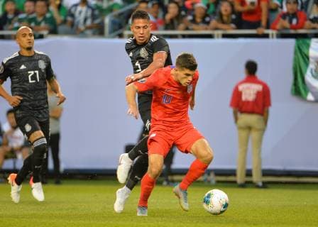 July 07, 2019: US midfielder, Christian Pulisic (10), and Mexico defender, Carlos Salcedo (3), fight for ball control during the 2019 CONCACAF Gold Cup, championship match, between the United States and Mexico, at Soldier Field in Chicago, IL. Credit: CSM 2019 CONCACAF Gold Cup: Mexico vs United States Jul 07 - ZUMAc04_ 20190707_zaf_c04_068 Copyright: xKevinxLangleyx