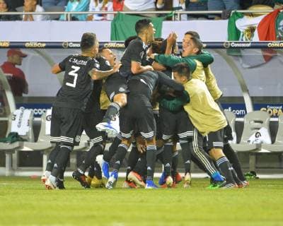 July 07, 2019: The Mexican national team, Nationalteam celebrates after a Mexico midfielder, Jonathan Dos Santos (6), goal during the 2019 CONCACAF Gold Cup, championship match, between the United States and Mexico, at Soldier Field in Chicago, IL. Credit: CSM 2019 CONCACAF Gold Cup: Mexico vs United States Jul 07 - ZUMAc04_ 20190707_zaf_c04_082 Copyright: xKevinxLangleyx