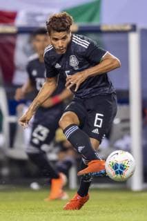 CHICAGO, IL - JULY 07: Mexico midfielder Jonathan Dos Santos (6) passes the ball during the CONCACAF Gold Cup final match between the United States and Mexico on July 07, 2019, at Soldier Field in Chicago, IL. (Photo By Patrick Gorski Icon Sportswire) SOCCER: JUL 07 CONCACAF Gold Cup Finals - USA v Mexico Icon07071911