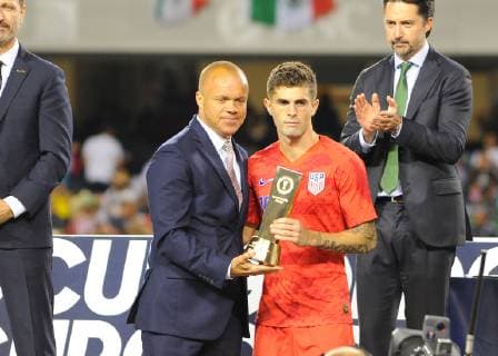 July 07, 2019: US midfielder, Christian Pulisic (10), receives an award after the 2019 CONCACAF Gold Cup, championship match, between the United States and Mexico, at Soldier Field in Chicago, IL. Credit: CSM 2019 CONCACAF Gold Cup: Mexico vs United States Jul 07 - ZUMAc04_ 20190707_zaf_c04_090 Copyright: xKevinxLangleyx
