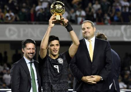 Mexico forward Raul Jimenez (9) raises a trophy after the Concacaf Gold Cup final, between Mexico and the United States, at Soldier Field in Chicago, Illinois, USA, 7 July 2019. Gold Cup final !ACHTUNG: NUR REDAKTIONELLE NUTZUNG!  Copyright: xDAVIDxBANKSx AME4550 20190708-636981634092505758