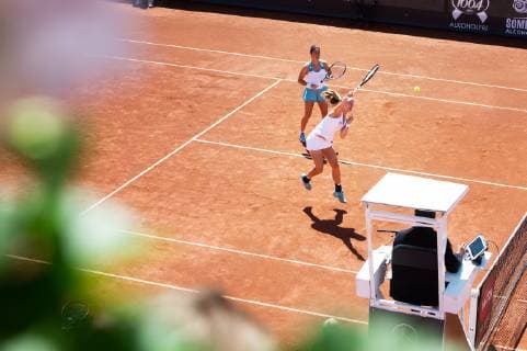190708 Lara Arruabarrena, Spanien, och Johanna Larsson, Sverige, under en match i tennis under dag 1 av Swedish open den 8 juli 2019 i Bastad. Copyright: EMILxLANGVAD BB190708BB293