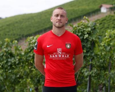Dennis Slamar ; Sonnenhof Grossaspach . Porträttermin SG Sonnenhof Grossaspach 2019-2020 . Grossaspach, GER, 08.07.2019 ,Fussball 3. Liga 2019 2020 .