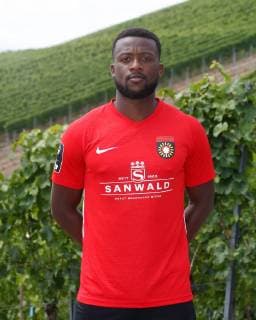 Dimitry Imbongo ; Sonnenhof Grossaspach . Porträttermin SG Sonnenhof Grossaspach 2019-2020 . Grossaspach, GER, 08.07.2019 ,Fussball 3. Liga 2019 2020 .