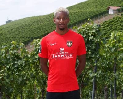 Charmaine Häusl ; Sonnenhof Grossaspach . Porträttermin SG Sonnenhof Grossaspach 2019-2020 . Grossaspach, GER, 08.07.2019 ,Fussball 3. Liga 2019 2020 .