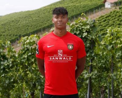 Niklas Sommer ; Sonnenhof Grossaspach . Porträttermin SG Sonnenhof Grossaspach 2019-2020 . Grossaspach, GER, 08.07.2019 ,Fussball 3. Liga 2019 2020 .
