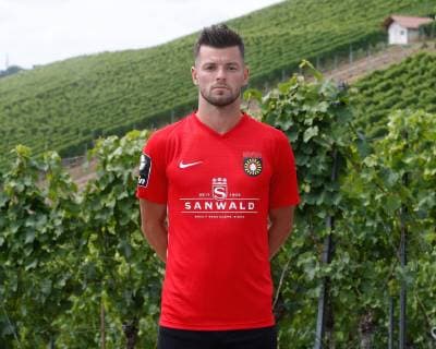 Nicolas Jüllich ; Sonnenhof Grossaspach . Porträttermin SG Sonnenhof Grossaspach 2019-2020 . Grossaspach, GER, 08.07.2019 ,Fussball 3. Liga 2019 2020 .