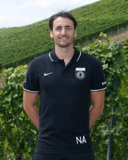 Teammanager Nebih Azemi ; Sonnenhof Grossaspach . Porträttermin SG Sonnenhof Grossaspach 2019-2020 . Grossaspach, GER, 08.07.2019 ,Fussball 3. Liga 2019 2020 .