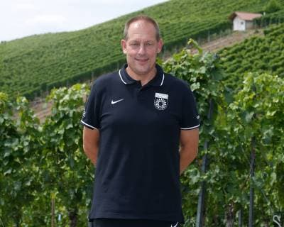 Busfahrer Günther Ferber ; Sonnenhof Grossaspach . Porträttermin SG Sonnenhof Grossaspach 2019-2020 . Grossaspach, GER, 08.07.2019 ,Fussball 3. Liga 2019 2020 .