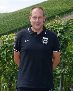 Busfahrer Günther Ferber ; Sonnenhof Grossaspach . Porträttermin SG Sonnenhof Grossaspach 2019-2020 . Grossaspach, GER, 08.07.2019 ,Fussball 3. Liga 2019 2020 .