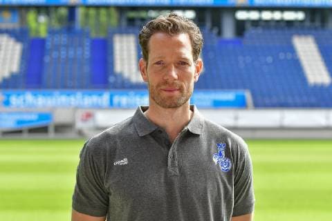 GER, offizieller Fototermin Porträttermin Portraettermin MSV Duisburg Teamarzt Dr. Falk Ullerich; MSV Duisburg; 3. Liga - DFB, Porträttermin 2019 2020 quer, Querformat