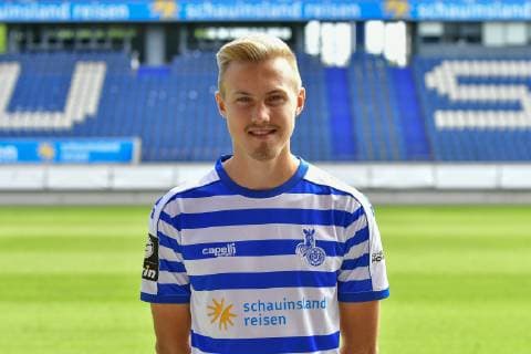 GER, offizieller Fototermin Porträttermin Portraettermin MSV Duisburg Spieler Lukas Daschner; MSV Duisburg; 3. Liga - DFB, Porträttermin 2019 2020 quer, Querformat