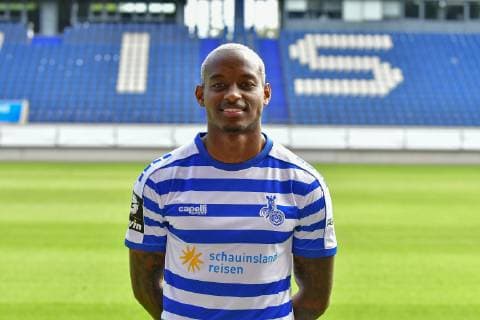 GER, offizieller Fototermin Porträttermin Portraettermin MSV Duisburg Spieler Leroy- Jacques Mickels; MSV Duisburg; 3. Liga - DFB, Porträttermin 2019 2020 quer, Querformat