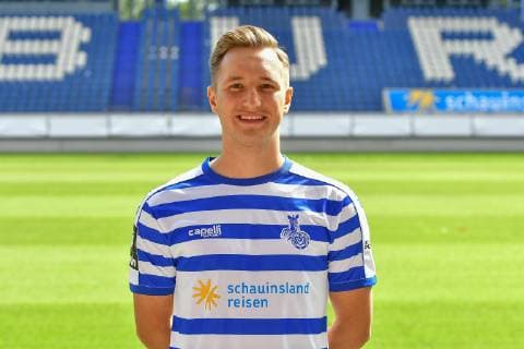 GER, offizieller Fototermin Porträttermin Portraettermin MSV Duisburg Spieler Migel-Max Schmeling; MSV Duisburg; 3. Liga - DFB, Porträttermin 2019 2020 quer, Querformat