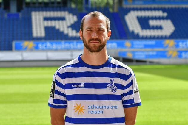 GER, offizieller Fototermin Porträttermin Portraettermin MSV Duisburg Spieler Sebastian Neumann; MSV Duisburg; 3. Liga - DFB, Porträttermin 2019 2020 quer, Querformat