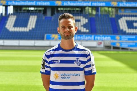 GER, offizieller Fototermin Porträttermin Portraettermin MSV Duisburg Spieler Tim Abutat; MSV Duisburg; 3. Liga - DFB, Porträttermin 2019 2020 quer, Querformat